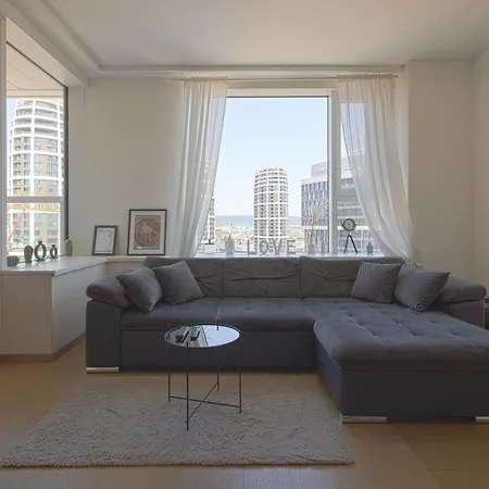 Skau Panorama Family & Business View Free Parking